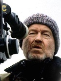 El director Ridley Scott produjo un documental llamado "Life in the Day" emitido en 2011 en YouTube